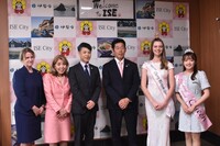 写真:会場での記念撮影の様子