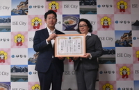写真:会場での記念撮影の様子