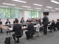 写真:会場での挨拶の様子