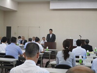 写真:会場での挨拶の様子