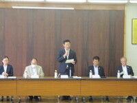 写真:会場での挨拶の様子