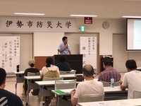 写真:会場での挨拶の様子