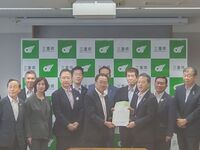 写真:会場での記念撮影の様子