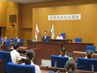 写真:会場での挨拶の様子