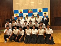 写真:会場での記念撮影の様子