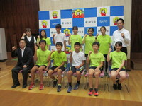 写真:会場での記念撮影の様子