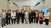 写真:会場での記念撮影の様子