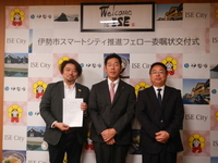 写真:会場での記念撮影の様子