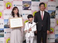 写真:会場での記念撮影の様子