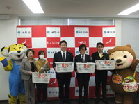 写真:会場での記念撮影の様子