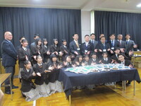 写真:会場での記念撮影の様子