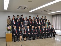 写真:会場での記念撮影の様子