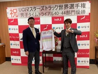 写真:会場での記念撮影の様子