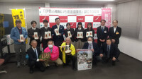写真:会場での記念撮影の様子
