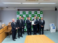 写真:会場での記念撮影の様子