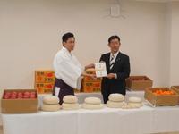 写真:会場での記念撮影の様子