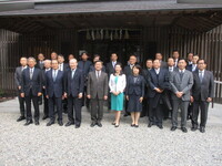 写真:会場での記念撮影の様子