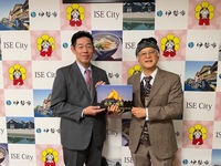写真:会場での記念撮影の様子