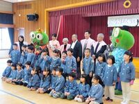 写真:会場での記念撮影の様子