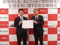 写真:会場での記念撮影の様子