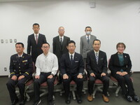 写真:会場での記念撮影の様子