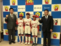 写真:会場での記念撮影の様子