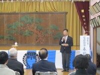 写真:会場での挨拶の様子