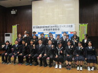 写真:会場での記念撮影の様子