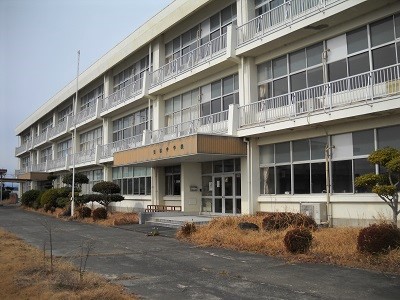 写真:旧豊浜中学校外観