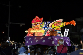 写真 宮後祭心会(夜の部)のパレードの様子