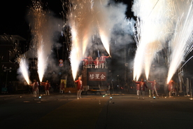 写真 御薗手筒花火彗星会のイベント披露の様子
