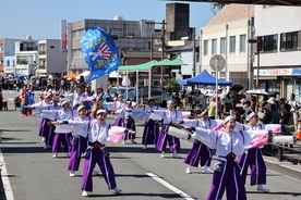 写真 伊勢よさこい連清流のイベント披露の様子