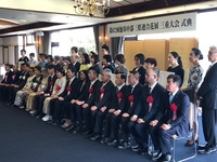 写真:会場での記念撮影の様子