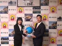 写真:会場での記念撮影の様子