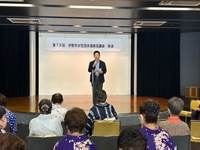 写真:会場での挨拶の様子