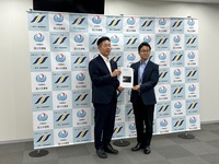 写真:会場での記念撮影の様子
