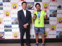 写真:会場での記念撮影の様子