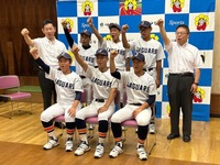 写真:会場での記念撮影の様子