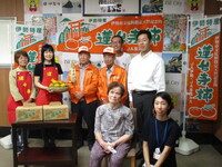 写真：会場での記念撮影の様子