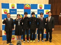 写真:会場での記念撮影の様子