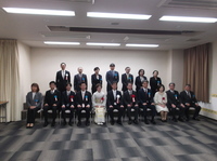 写真:会場での記念撮影の様子