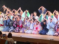 写真:会場での記念撮影の様子