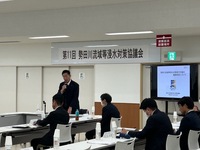 写真:会場での挨拶の様子