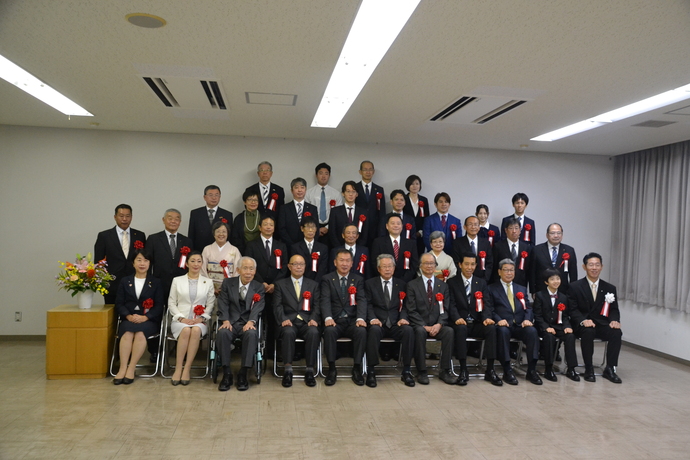 写真:会場での記念撮影の様子
