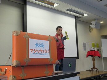 講座当日の写真(講師の説明)