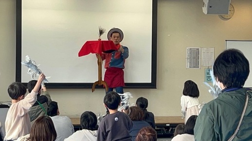 講座当日の写真(マジックの様子)