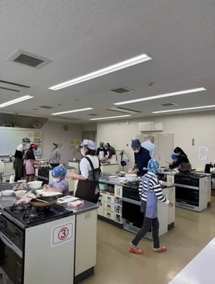 子どもと一緒に作ろう!食品ロス削減クッキング講座の様子